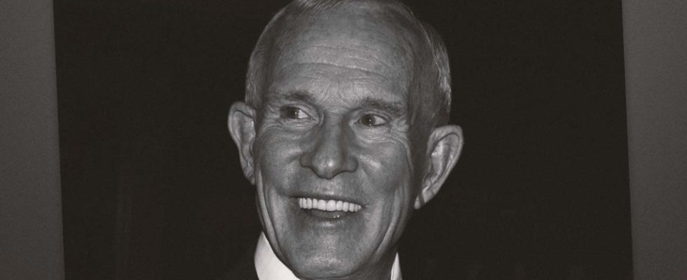 Tom Smothers, comédien, musicien et fléau des censeurs de CBS, décède à 86 ans