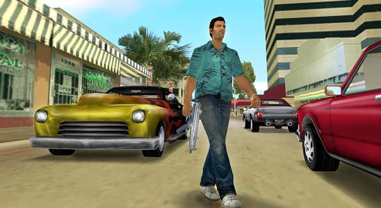 Tommy Vercetti walks with a machine gun