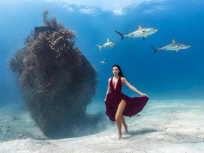 Une Canadienne bat le record du monde avec la séance photo sous-marine la plus profonde