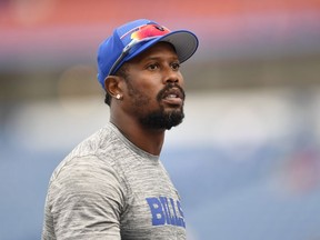 Le secondeur des Buffalo Bills Von Miller s'échauffe avant un match contre les Colts d'Indianapolis à Orchard Park, NY, le 12 août 2023.