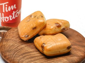 Des Néerlandais sont photographiés à la cuisine d'essai de Tim Hortons