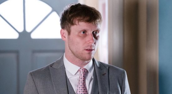 La star d'EastEnders, Jamie Borthwick, répond à la surprise de Noël de Jay Brown