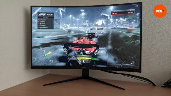 Le MSI G321CU, montrant une image de F1 23