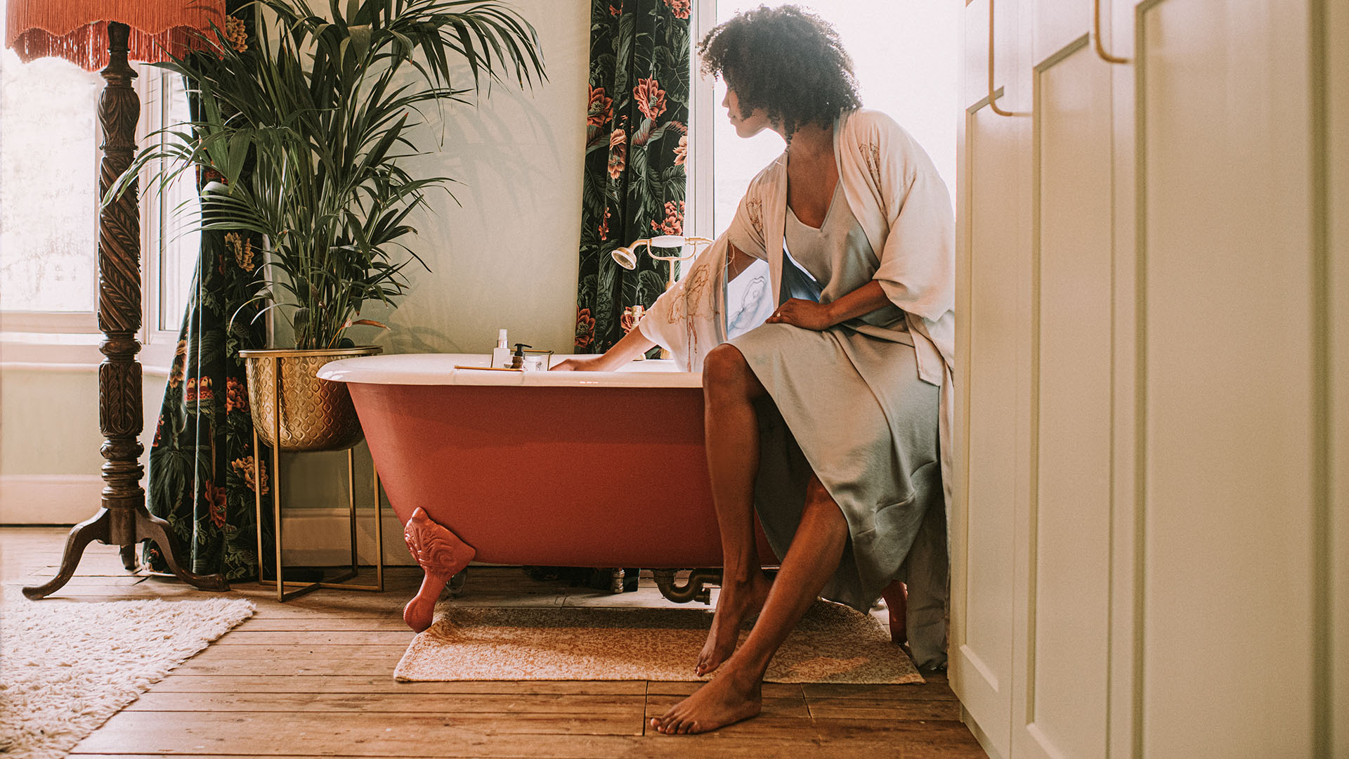 Femme qui court un bain