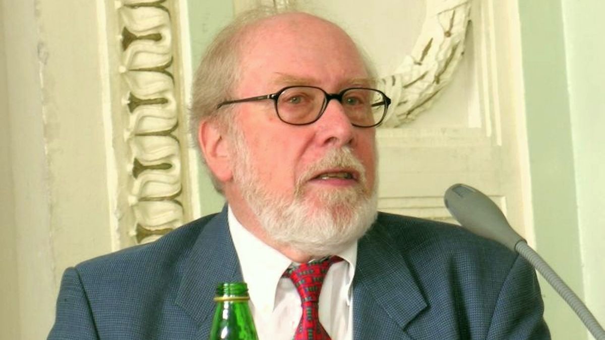 Niklaus Wirth giving a lecture in Ural State University (2005)