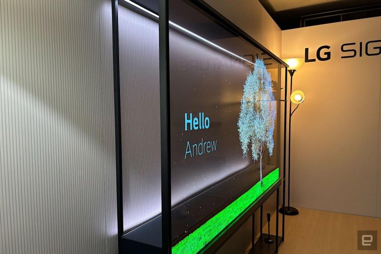 LG a présenté le premier téléviseur OLED transparent sans fil au monde au CES 2024