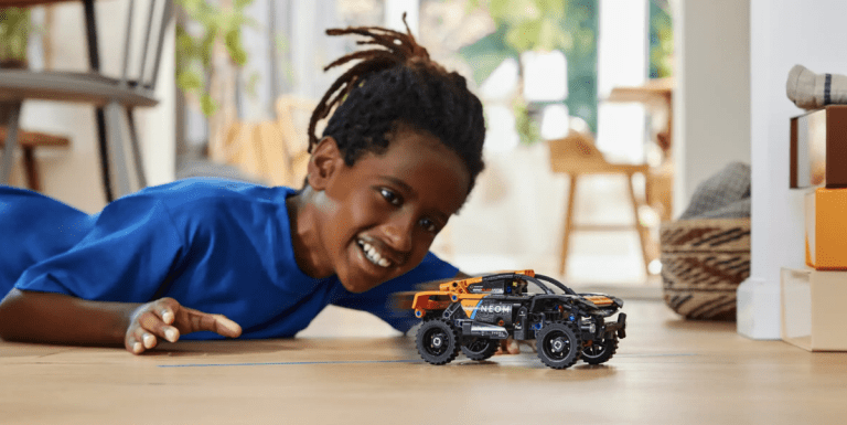 Comment obtenir la voiture de rallye LEGO Technics McLaren Extreme E
