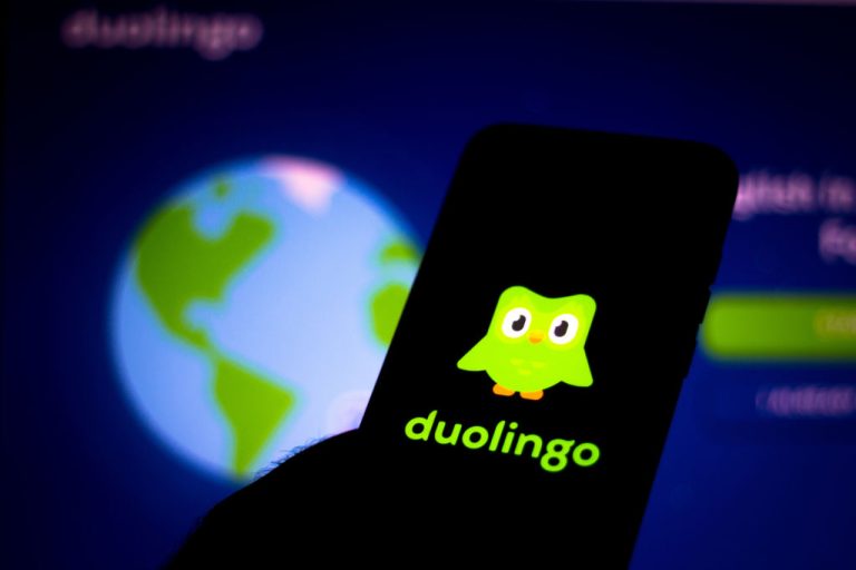 Duolingo supprime 10 % de ses effectifs sous-traitants alors que l’entreprise adopte l’IA