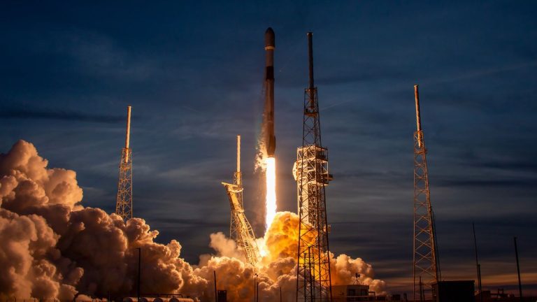 SpaceX et T-Mobile envoient les premiers messages texte depuis les satellites Starlink en orbite