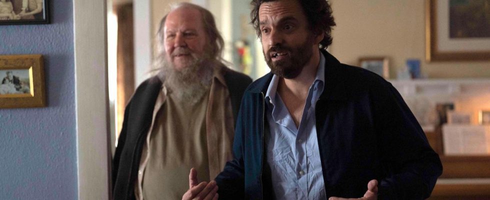 Jake Johnson dit qu'il a combiné 2 films vraiment improbables pour faire Self Reliance