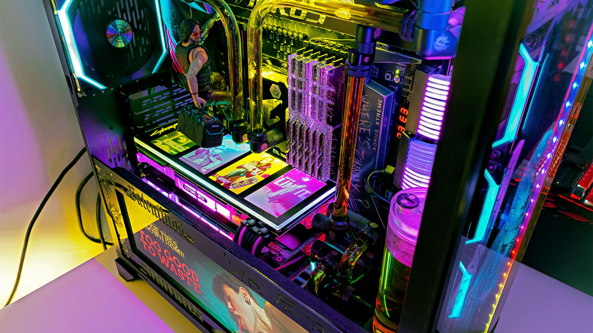 À l'intérieur d'un PC personnalisé Cyberpunk 2077 doté d'une plaque arrière GPU sur mesure, de nombreux néons et d'un carénage d'alimentation interactif