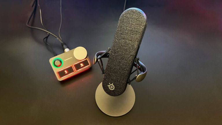 SteelSeries Alias Pro review image showing the CLR connection at the bottom of the mic