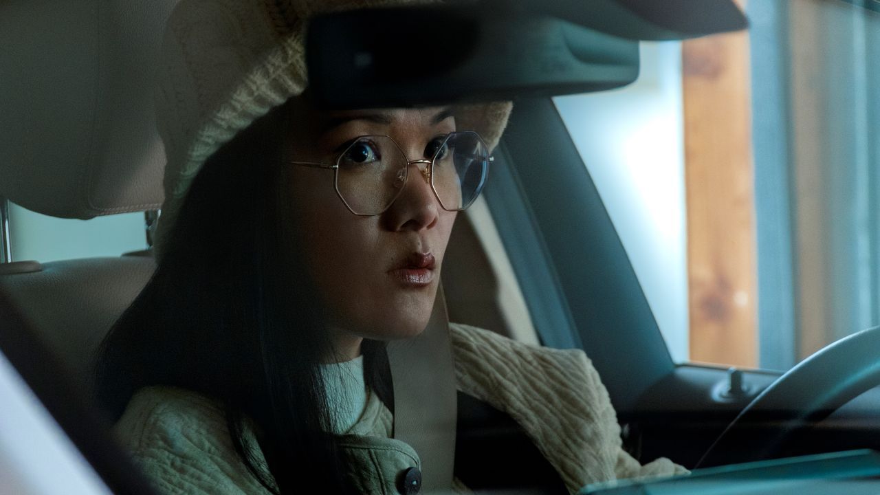 Ali Wong dans une voiture dans Beef