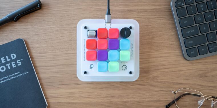 Creator Micro de Figma a fait de moi un adepte du macro pad avec ses touches colorées et cliquables