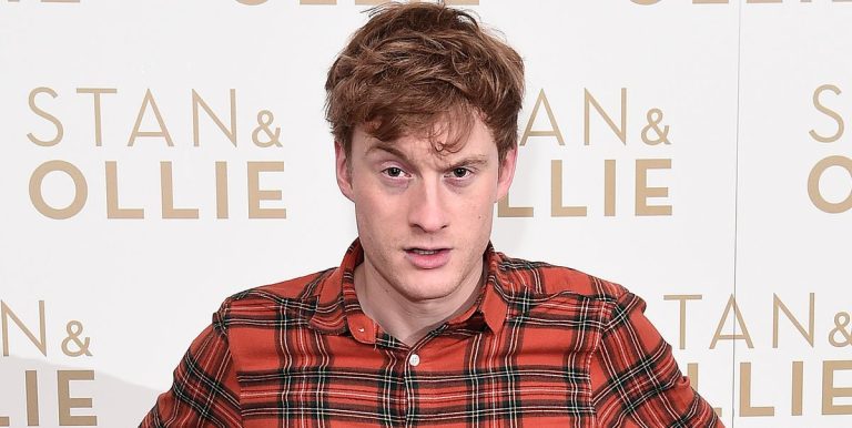 Le personnage de Ghostbusters de James Acaster est un "type Egon Spengler"
