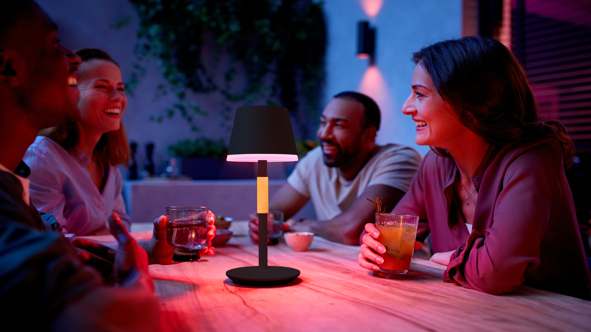 Lampe de table portable Philips Hue Go édition spéciale - lifestyle