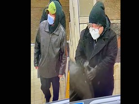 Deux suspects recherchés par la police de Kingston en lien avec un vol de 38 000 $ au magasin Cataraqui Canadian Tire à Kingston, en Ontario, le mardi 16 janvier 2024. (Fourni par Randy Casford)