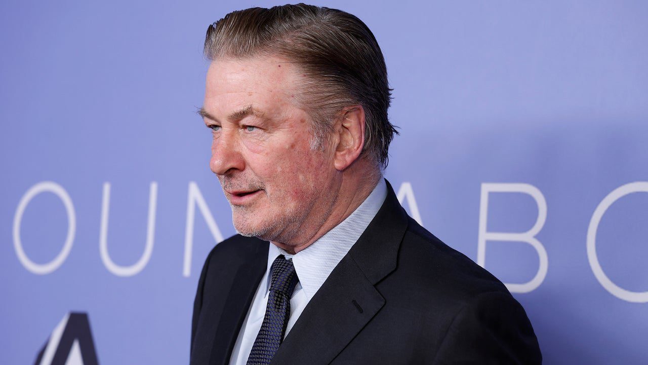 Alec Baldwin inculpé à nouveau d'homicide involontaire dans une fusillade mortelle contre Rust
