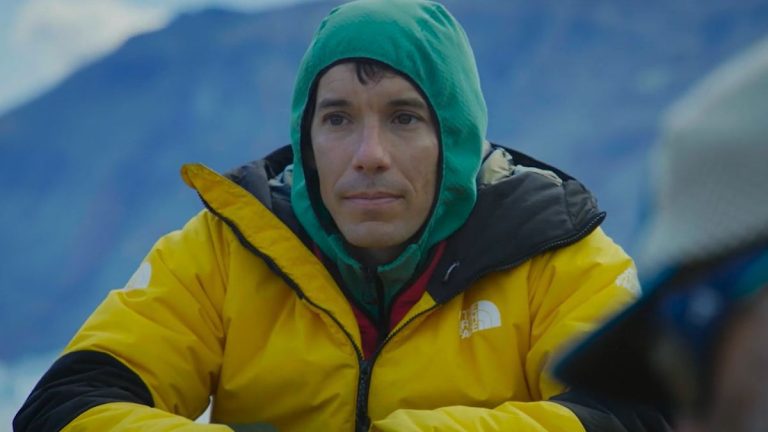 Après avoir vu la bande-annonce d'Arctic Ascent d'Alex Honnold, mon cœur bat encore plus vite que pendant le solo gratuit
