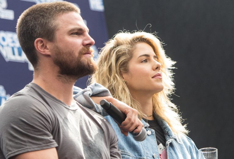 « Arrow » Emily Bett Rickards et Stephen Amell se réunissent pour le western « Calamity Jane »