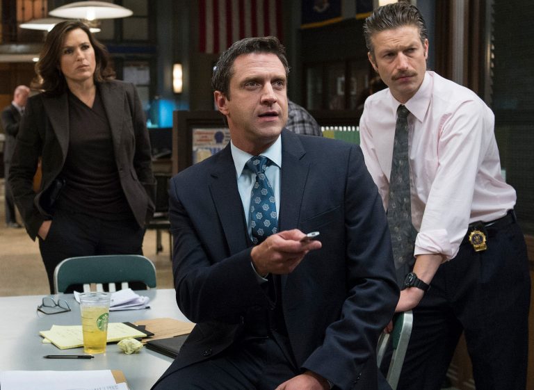 Barba, Benson et Carisi de SVU – Interview de Raúl Esparza – TVLine