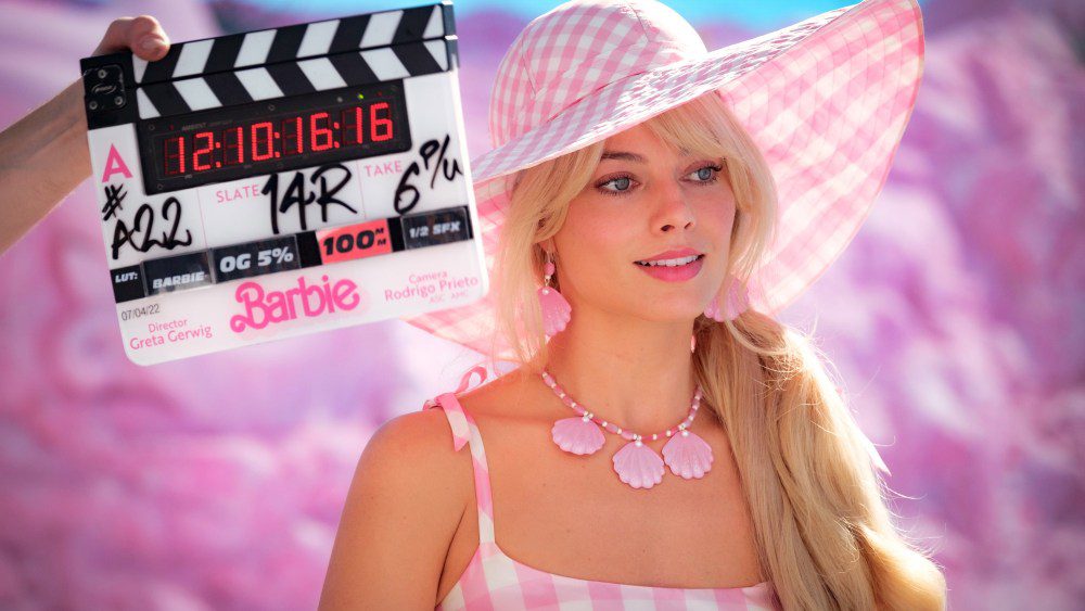 BARBIE, Margot Robbie, on set, 2023. ph: Jaap Buitendijk / © Warner Bos. / Courtesy Everett Collection