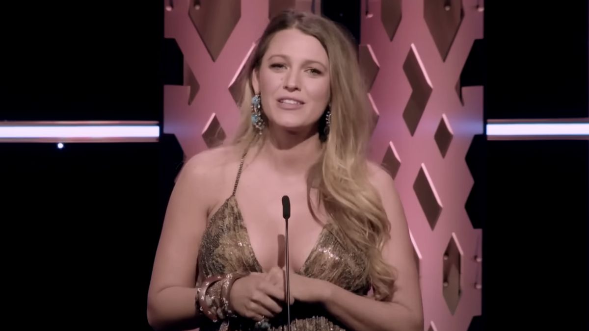 Screenshot of Blake Lively presenting at Ryan Reynolds