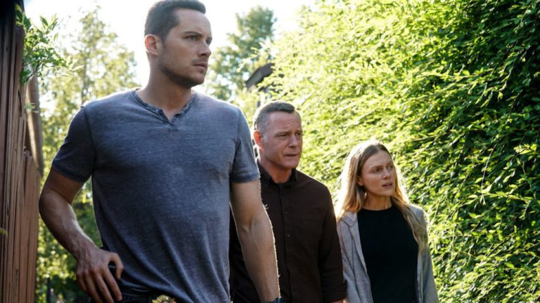 Jesse Lee Soffer as Jay, Jason Beghe as Voight, Tracy Spiridakos as Hailey in Chicago PD