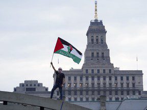 Des manifestants pro-palestiniens écrasent la soirée de patinage de la maire Olivia Chow