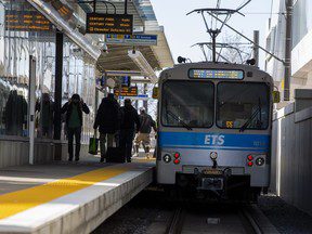 Edmonton interdirait la consommation de drogues en public, le flânage dans les transports en commun et la mendicité sur les routes dans un nouveau règlement