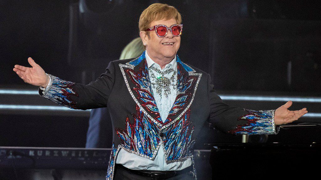 Elton John publiera un livre détaillant le voyage d'adieu à la tournée Yellow Brick Road
