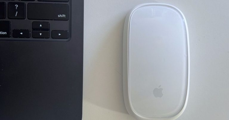 Fixer l’Apple Magic Mouse 2 avec une poignée ergonomique de chargement sans fil