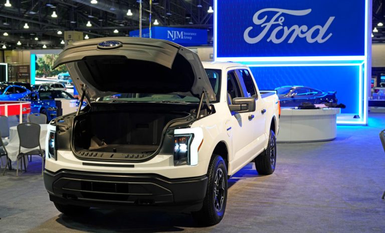 Ford réduit la production du F-150 Lightning en raison de la baisse de la demande