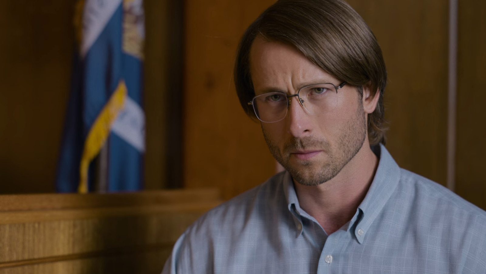 Glen Powell apporte ses talents (et sa belle tasse) à Netflix avec la bande-annonce de Hit Man
