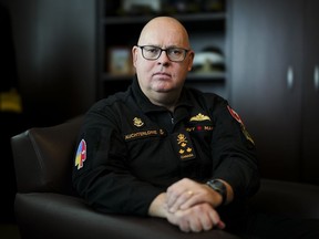 Le vice-amiral Bob Auchterlonie, commandant du Commandement des opérations interarmées du Canada, est photographié dans son bureau à Ottawa le jeudi 14 décembre 2023.