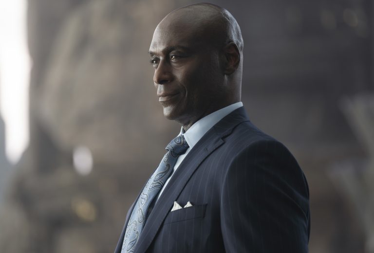 Hommage à Lance Reddick, Zeus Cameo – TVLine