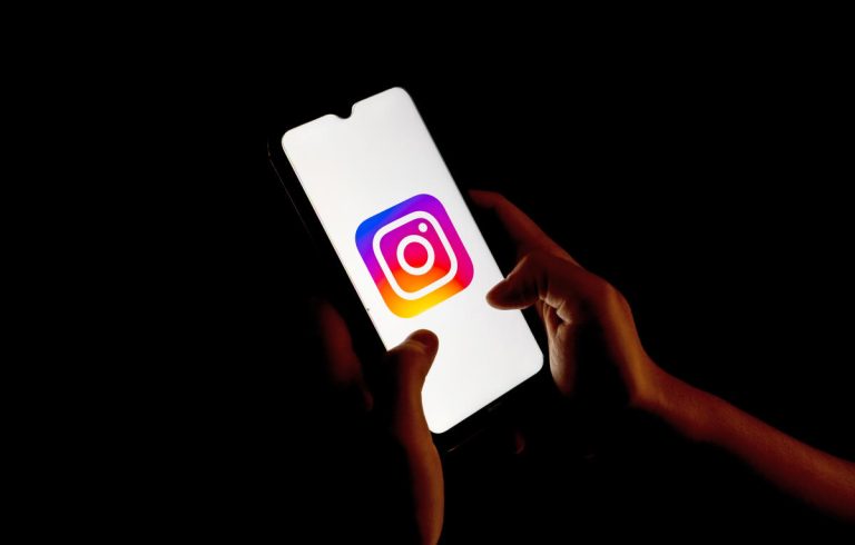 Instagram va commencer à dire aux adolescents noctambules de fermer l’application et d’aller dormir