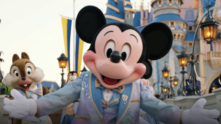 Internet (et un sénateur) ont tous les commentaires liés à Disney après la sortie de DeSantis de la campagne présidentielle
