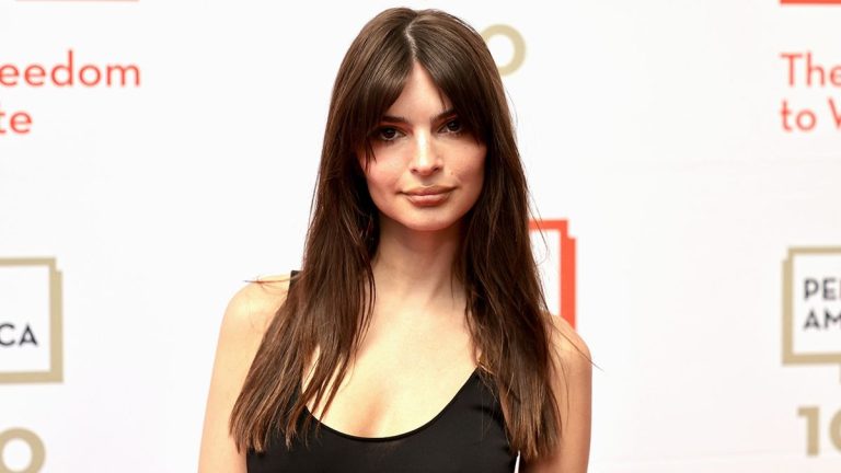 Emily Ratajkowski wearing black look on the red carpet for PEN event.