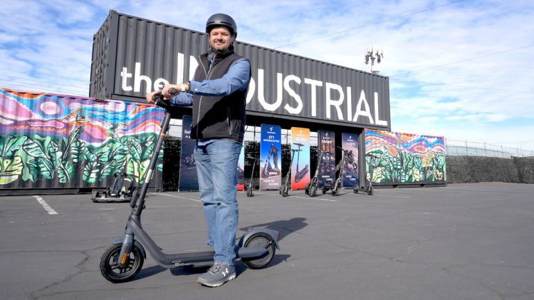 Je viens de conduire le nouveau scooter électrique de Segway à 500 $ au CES 2024 – et il est parfait pour les navetteurs