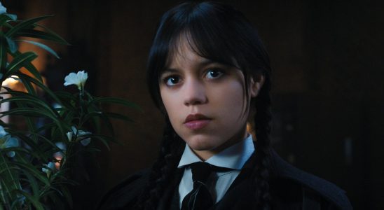 Jenna Ortega dit que la saison 2 de mercredi est « plus grande » et que chaque épisode ressemble « davantage à un film »