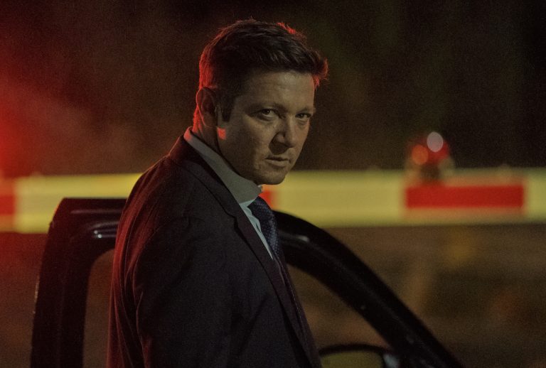 Jeremy Renner redevient « maire de Kingstown » après un accident presque mortel – TVLine