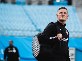 L'entraîneur-chef du Toronto FC, John Herdman, est présenté avant que son équipe n'affronte le Charlotte FC, à Charlotte, en Caroline du Nord, sur une photo du mercredi 4 octobre 2023.  Les examens médicaux de pré-saison étant terminés, les joueurs du Toronto FC rencontrent les médias avant de s'envoler pour la Floride pour échapper au froid profond de l'Ontario et lancer le camp d'entraînement par temps chaud.