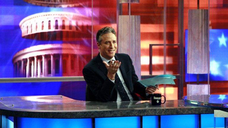 Jon Stewart revient à « The Daily Show » en tant qu'animateur
