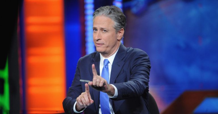 Jon Stewart revient pour animer The Daily Show – à temps partiel
