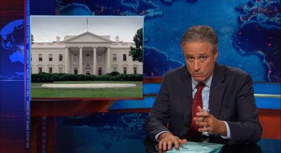 Jon Stewart revient pour animer l'émission quotidienne, juste à temps pour l'année électorale