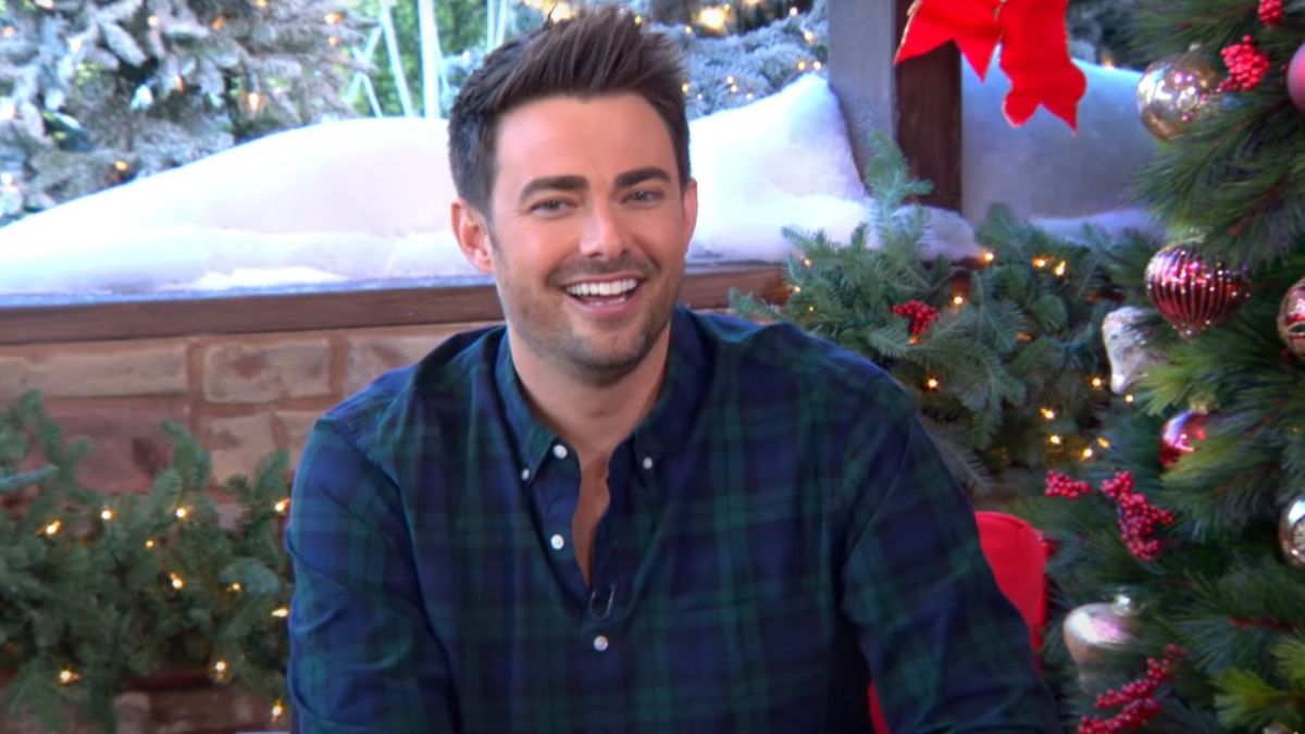 Jonathan Bennett promotes Hallmark