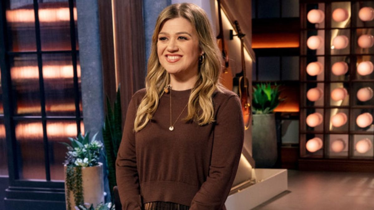 Kelly Clarkson on The Kelly Clarkson Show.