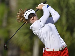 Brooke Henderson a hâte de revenir sur les montagnes russes qu’est une saison du LPGA Tour.  Henderson, de Smiths Falls, en Ontario, frappe le premier fairway lors de la ronde finale du Grant Thornton Invitational, le premier tournoi de golf par équipes mixtes depuis 1999 à Naples, en Floride, le dimanche 10 décembre 2023.