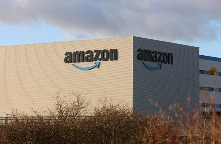 La France inflige une amende de 35 millions de dollars à Amazon pour surveillance « intrusive » des employés